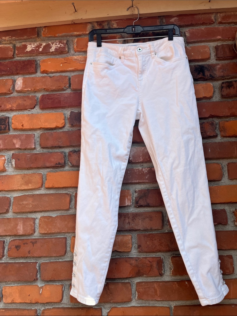 CeCe Women’s White Classic Skinny Jeans